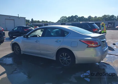 2015 Nissan Altima 2.5 S z USA, uszkodzony, nr VIN 1N4AL3AP5FN398526